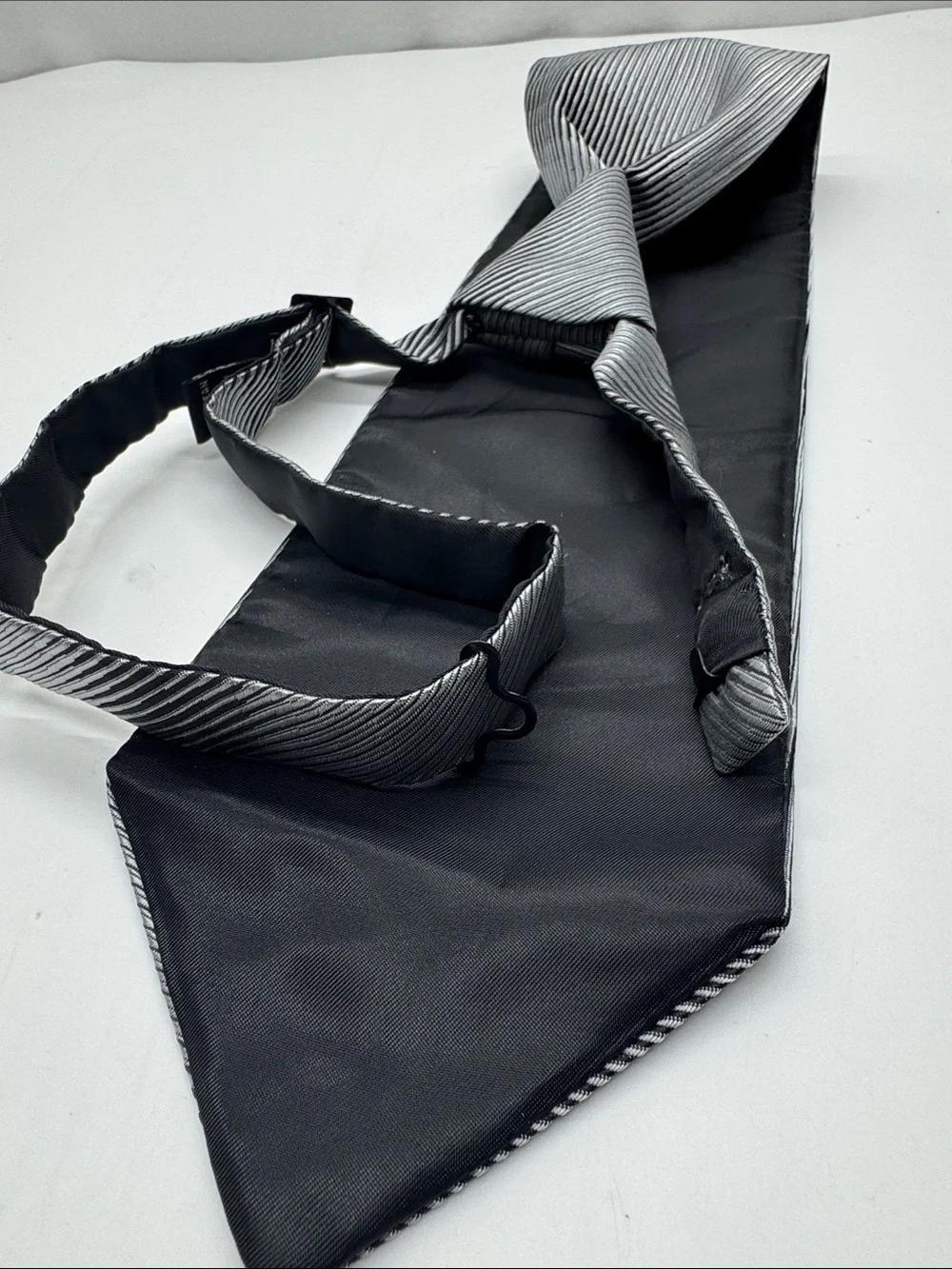Classic Con.Struct Men's Silver Gray Striped Tie # 0121